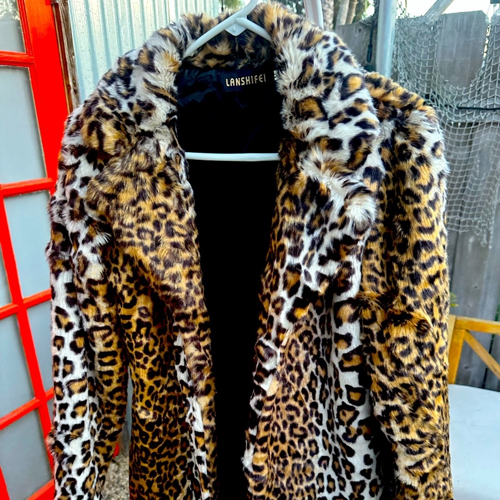 Lanshifei faux fur coat in leopard print